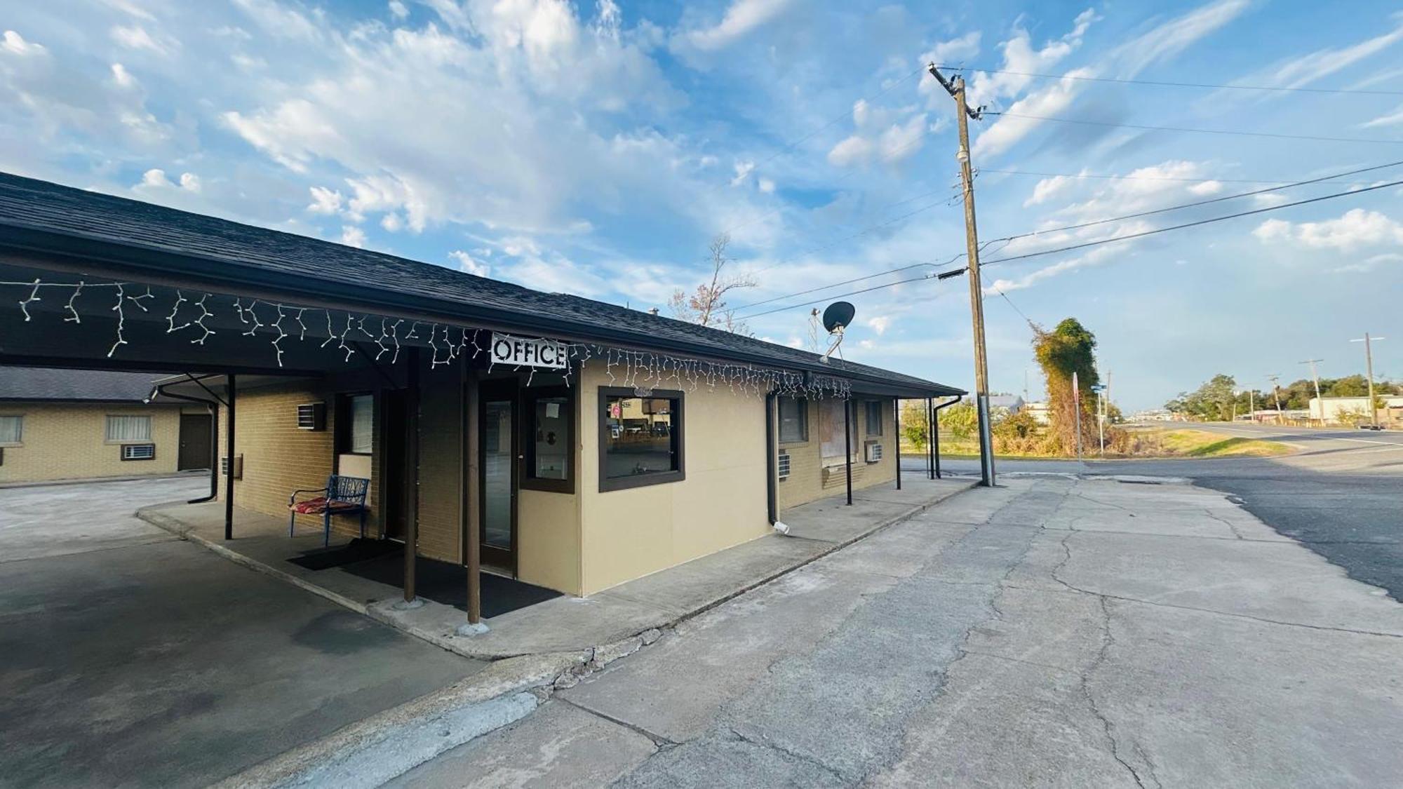 Relax Inn By Oyo Sulphur Hwy 90 Exterior photo